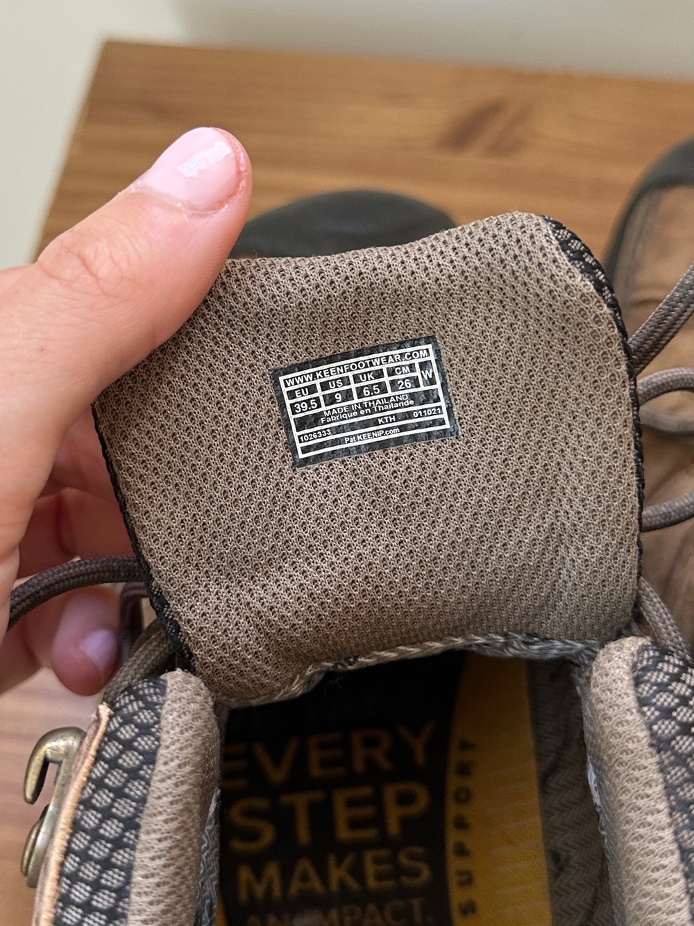 KEEN Women’s Targhee Waterproof Hiking Boot - Picture 7 of 8